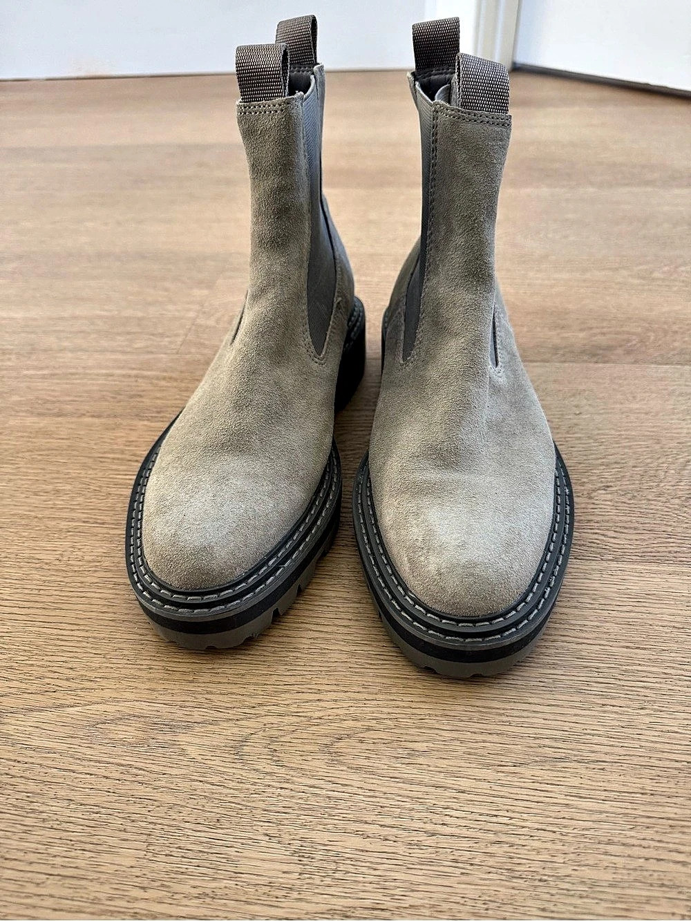 dolce vita Chelsea Ankle Boots in Gray Like New